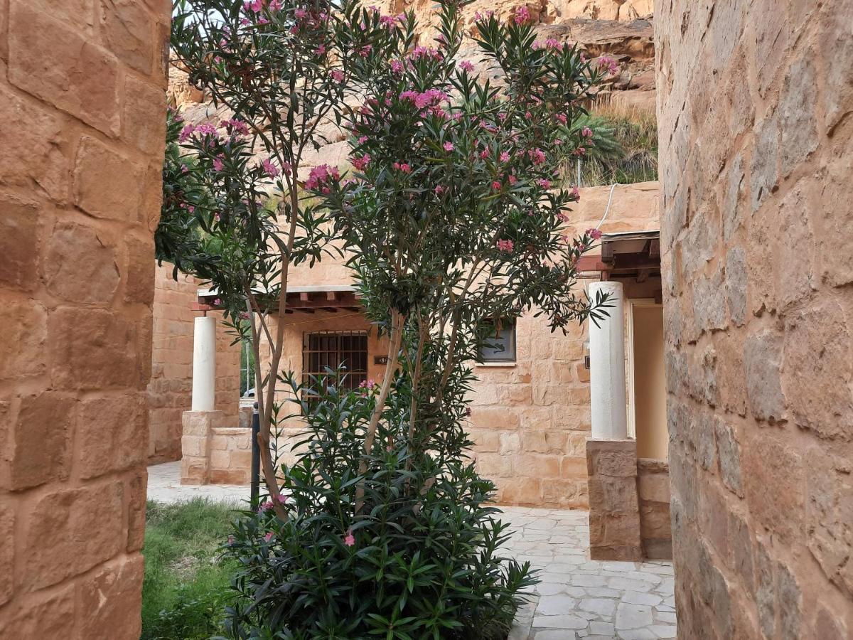 Afra Hot Springs Chalets At-Tafilah Экстерьер фото
