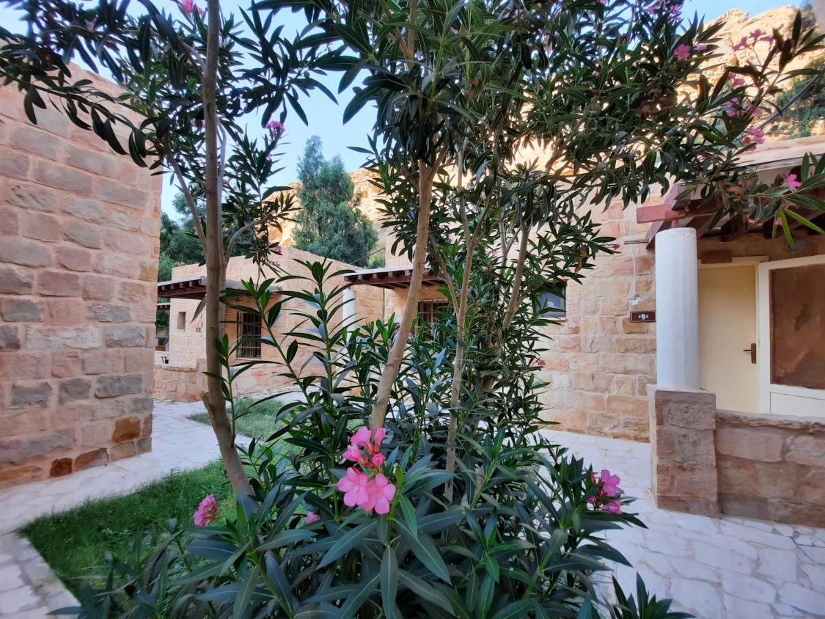 Afra Hot Springs Chalets At-Tafilah Экстерьер фото